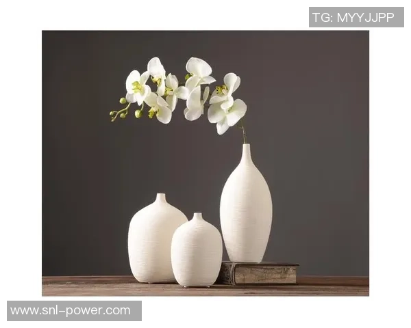 卡通足球球星摆件创意设计，个性化定制，装饰家居与办公空间的完美选择