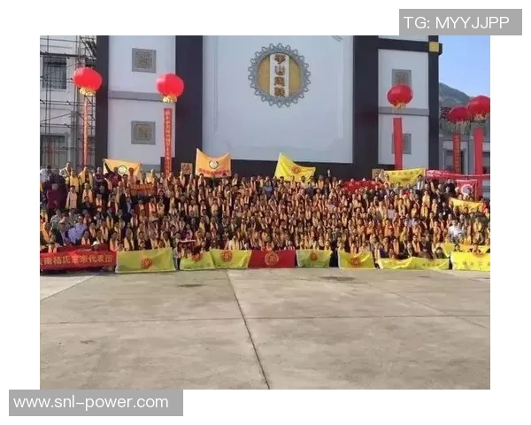 当代足坛巨星齐聚一堂留下珍贵合影瞬间