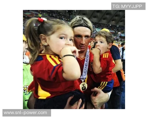 足球球星们的萌娃们谁最可爱他们的天真笑容超越父母的风采 足球球星们的萌娃们谁最可爱他们的天真笑容超越父母的风采